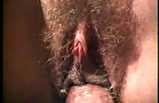 XXX Phụ nữ trẻ cởi sex gai thu dam chay nuoc áo tắm