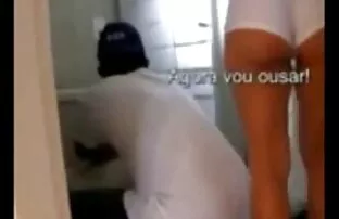 XXX Hai cô gái hấp dẫn xxx người và thú chơi trò oẳn tù tì, xếp giấy, kéo