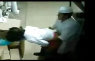 XXX 2 cô gái nói chuyện và đấu vật - 13h12 xxx gai tu suong