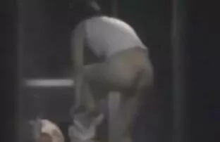 XXX Lần đầu tiên video sex gai thu dam cô ấy đưa nó vào đít
